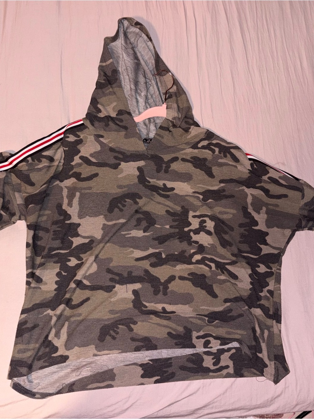 Gemstone Plus Size 2X Camo Hoodie Stripe Shoulder Top